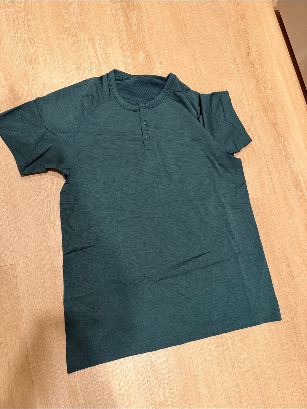 Men's Short-Sleeve Henley metal vent